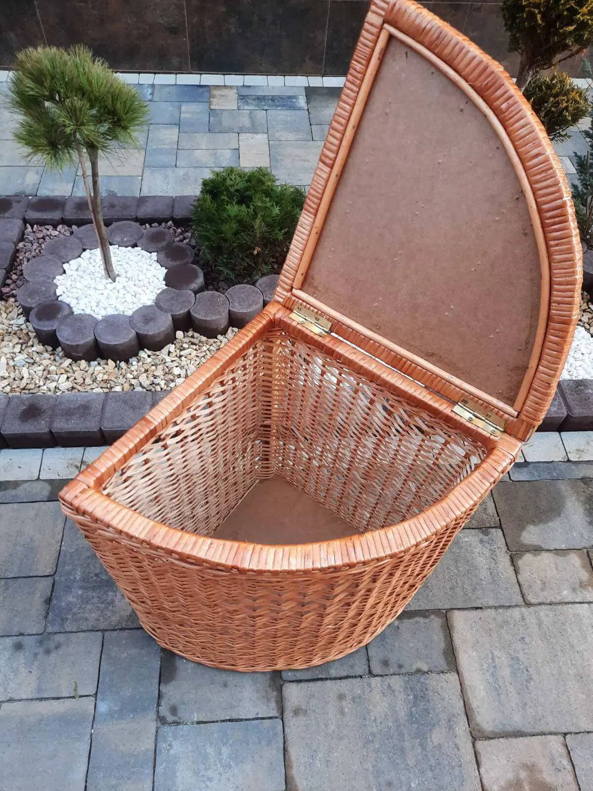 Corner Wicker Basket - Elegant and Space-Saving Laundry Solution